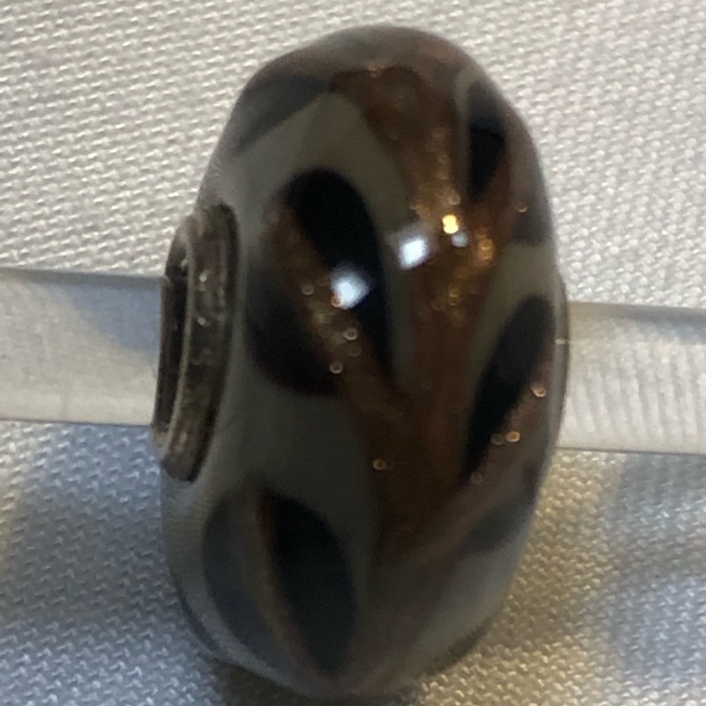 Reserved for ridgedaleac Trollbeads Elegant Christmas 2012, bronze leaves